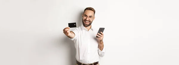 Business Online Payment Excited Man Showing His Credit Card While — Stock Photo, Image