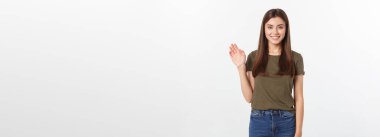 Kazanan başarılı kadın mutlu bir şekilde kazanan olmayı kutluyor. Beyaz arka planda izole edilmiş Kafkas kadın modelinin dinamik ve enerjik görüntüsü.