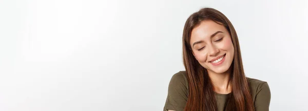 Retrato Uma Bela Jovem Olhando Para Câmera Sorrindo Isolado Fundo — Fotografia de Stock