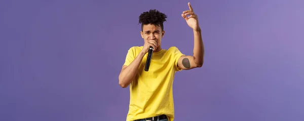 Portrait Young Carefree Sassy Hipster Guy Tattoos Yellow Shirt Performing — Stock Photo, Image