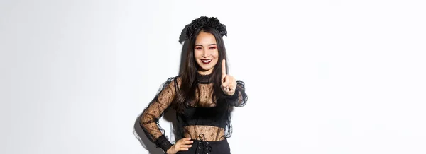 Cadılar Bayramı Kostümü Içinde Gülümseyen Güzel Asyalı Bir Kadının Görüntüsü — Stok fotoğraf