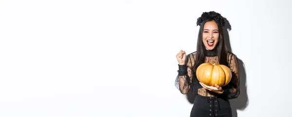 Afbeelding Van Opgewonden Mooie Aziatische Vrouw Vieren Halloween Het Dragen — Stockfoto