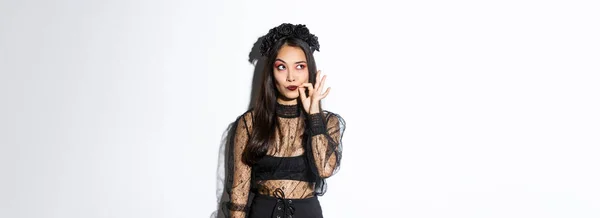 Joven Mujer Gótica Vestido Encaje Negro Vestida Como Bruja Para —  Fotos de Stock