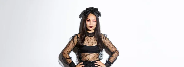 Atraktivní Asiatka Halloweenském Kostýmu Vypadá Zklamaně Skepticky Žena Černé Krajkové — Stock fotografie