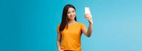 Snygg Snygg Asiatisk Söt Flicka Hålla Smartphone Talar Video Samtal — Stockfoto