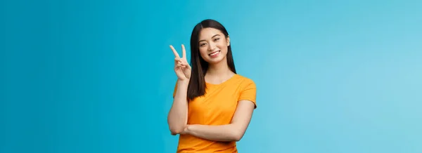 Optimistische Niedliche Zarte Asiatische Junge Millennial Mädchen Senden Positive Vibes — Stockfoto