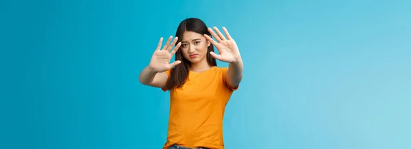 Asiático Malhumorado Disgustado Tonta Tímida Chica Pidiendo Apagar Luz Fotografía — Foto de Stock