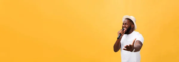 Молодих Підлітків Чорного Афро Американських Хлопчик Співак Виконуючою Концерт — стокове фото