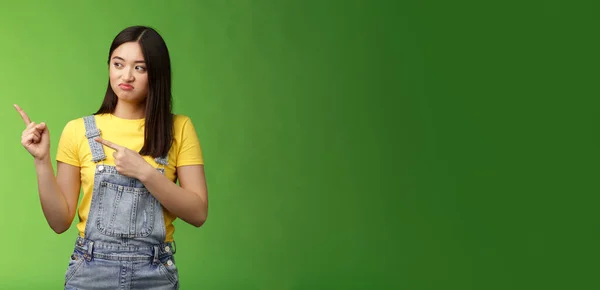 Upprörd Söt Asiatisk Kvinnlig Student Drar Ansikte Ånger Skam Synd — Stockfoto