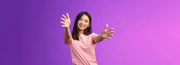 Freundlich Zarte Schöne Asiatische Frau Trifft Schwester Bahnhof Strecken Die — Stockfoto