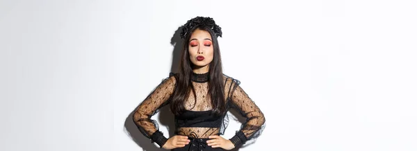 Image Une Belle Fille Asiatique Costume Halloween Les Yeux Fermés — Photo