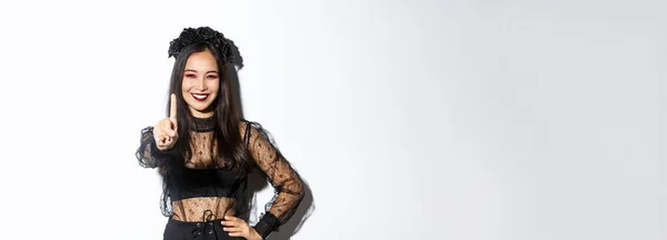 Imagen Hermosa Mujer Asiática Sonriente Traje Halloween Mostrando Gesto Stop —  Fotos de Stock