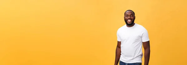 Portret Van Blij Afro Amerikaanse Man Met Positieve Glimlach Witte — Stockfoto