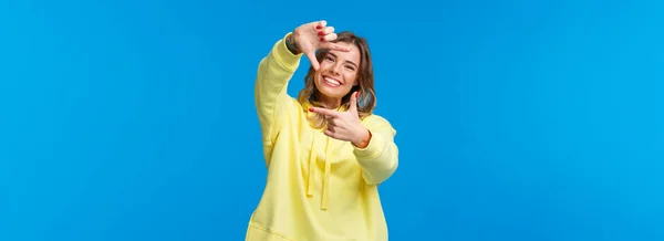 Inspiração Estilo Vida Conceito Pessoas Retrato Menina Loira Criativa Alegre — Fotografia de Stock