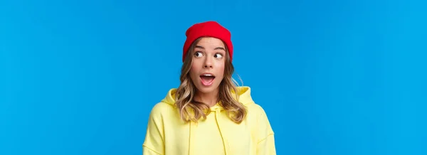 Excited Good Looking Caucasian Female Student Red Beanie Yellow Hoodie — Stock Photo, Image