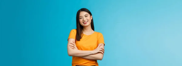 Fröhlich Freundliche Asiatische Frau Mit Dunklem Kurzhaarschnitt Lächelt Breit Enthusiastisches — Stockfoto