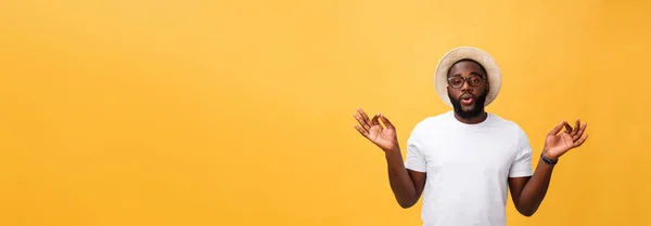 Retrato Primer Plano Joven Guapo Feliz Modo Yoga Meditación Aislado — Foto de Stock