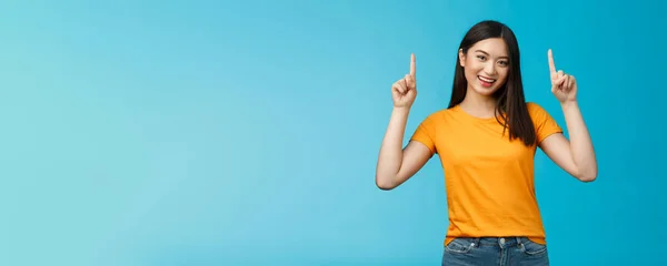 Animado Asiático Chica Oscuro Corto Corte Pelo Inclinar Cabeza Linda — Foto de Stock