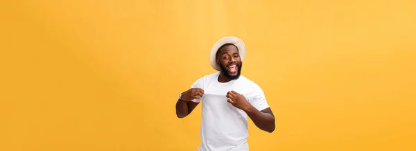 Imagen Joven Estudiante Sorprendido Piel Oscura Vestido Con Una Camiseta — Foto de Stock