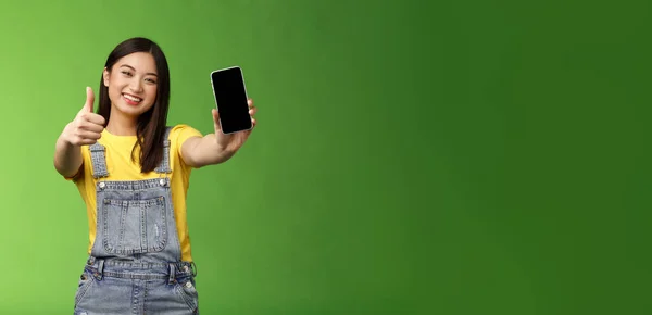 Glada Nöjd Söt Asiatisk Brunett Flicka Nöjd Awesome Smartphone Spel — Stockfoto