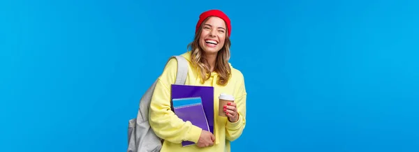 Radosna Szczęśliwa Studentka Bawiąca Się Ciesząca Się Stylem Życia Uniwersytecie — Zdjęcie stockowe