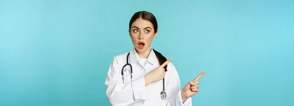 Surprised Female Doctor Physician Stethoscope Pointing Looking Left Amazed Wow — Fotografia de Stock