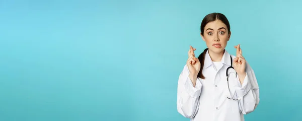 Hopeful Woman Doctor Lab Worker Cross Fingers Smiling Praying Making — стоковое фото