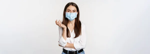Portrait Beautiful Stylish Modern Woman Wearing Medical Face Mask Pandemic — Stockfoto