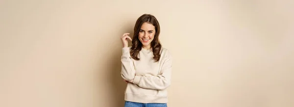 Beautiful Young Brunette Woman Posing Happy Beige Background Smiling Camera — Stock Photo, Image