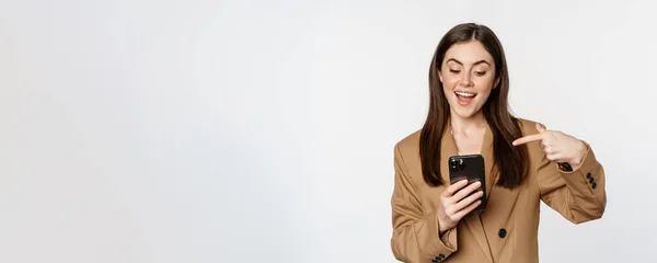 Enthusiastic Saleswoman Business Woman Pointing Finger Mobile Phone Smiling Showing — Stockfoto