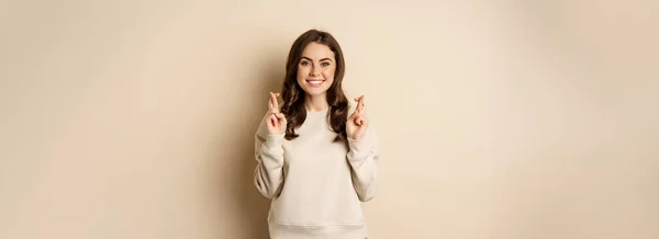 Confident Woman Praying Making Wish Fingers Crossed Good Luck Standing — ストック写真