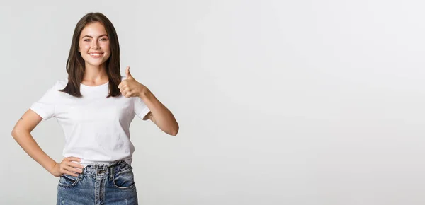 Feliz Joven Satisfecha Sonriendo Mostrando Los Pulgares Hacia Arriba Aprobación — Foto de Stock