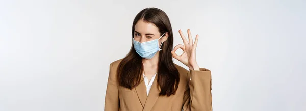 Workaplce Pandemic Concept Close Portrait Business Woman Showing Okay Signs — Stockfoto