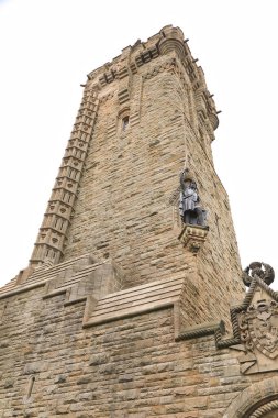 İskoçya 'daki Wallace Anıtı' nın yanında William Wallace 'ın Demir Heykeli var.. 