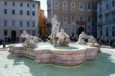 Roma 'daki eski çeşmeler. Navona Meydanı