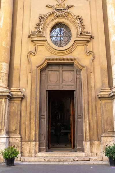 Вхід Церкви Римі — стокове фото