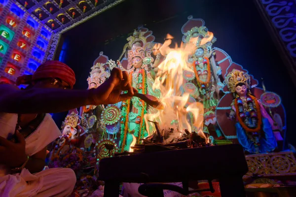 Хаура Западная Бенгалия Индия Октября 2019 Года Индуистский Пурохит Разжигает — стоковое фото