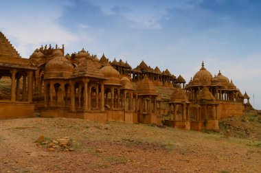 Bada Bagh ya da Barabagh, Hindistan 'ın Jaisalmer şehrinde Jaisalmer Kralları anlamına gelen bir bahçe kompleksi. Turist eğlencesi.