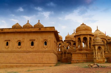 Bada Bagh ya da Barabagh, Hindistan 'ın Jaisalmer şehrinde Jaisalmer Kralları anlamına gelen bir bahçe kompleksi. Turist eğlencesi.