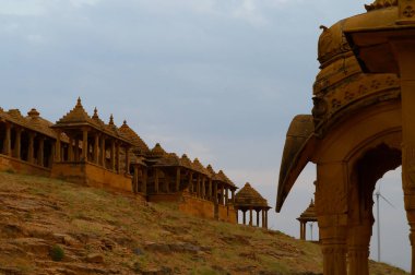 Bada Bagh ya da Barabagh, Hindistan 'ın Jaisalmer şehrinde Jaisalmer Kralları anlamına gelen bir bahçe kompleksi. Turist eğlencesi.