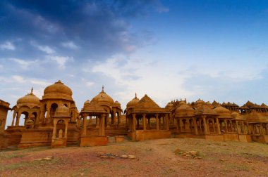 Bada Bagh ya da Barabagh, Hindistan 'ın Jaisalmer şehrinde Jaisalmer Kralları anlamına gelen bir bahçe kompleksi. Turist eğlencesi.