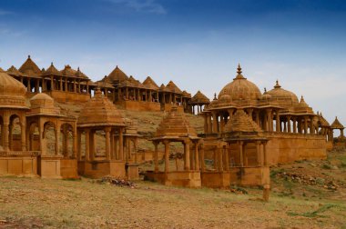 Bada Bagh ya da Barabagh, Hindistan 'ın Jaisalmer şehrinde Jaisalmer Kralları anlamına gelen bir bahçe kompleksi. Turist eğlencesi.