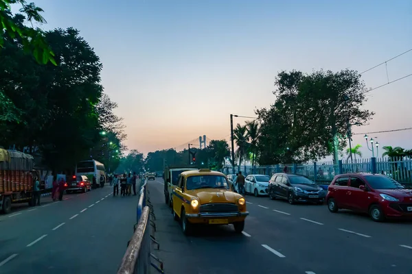 Kolkata West Bengal India Gennaio 2020 Taxi Che Superano Campo — Foto Stock