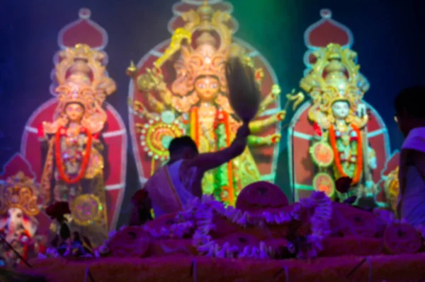 Tanrıça Durga Nın Bulanık Görüntüsü Hindu Rahip Tarafından Chamor Ile — Stok fotoğraf