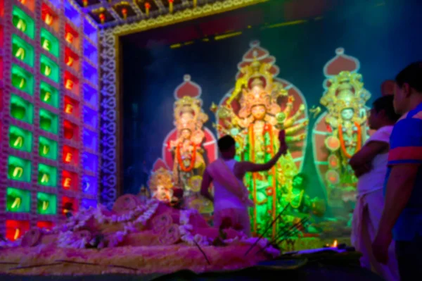 Imagem Turva Deusa Durga Está Sendo Adorada Pelo Sacerdote Hindu — Fotografia de Stock