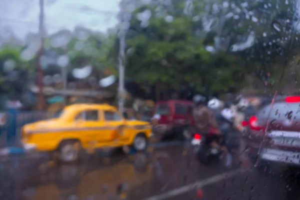 Immagine Sfocata Gocce Pioggia Che Cadono Vetro Bagnato Sfocature Astratte — Foto Stock
