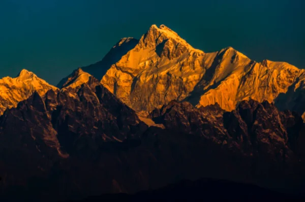 Niewyraźne Zdjęcie Pasma Górskiego Kanchenjunga Rano Widok Silerygaon Village Sikkim — Zdjęcie stockowe