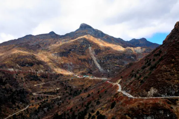Sikkim山区道路模糊图像 — 图库照片