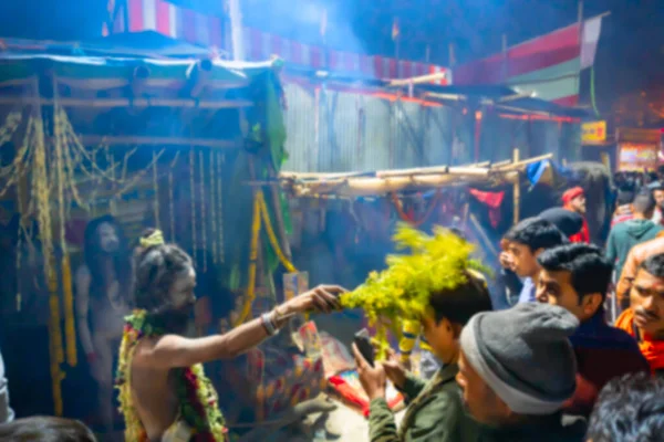 Suddig Bild Kolkata Västbengalen Indien Hindu Sadhu Välsignande Anhängare Gangasagar — Stockfoto