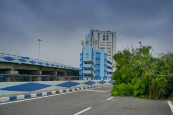 超级气旋Amphan连根拔起一棵树 砍倒并堵塞了通往西孟加拉政府最高行政大楼Nabanna的道路 气候变化 — 图库照片